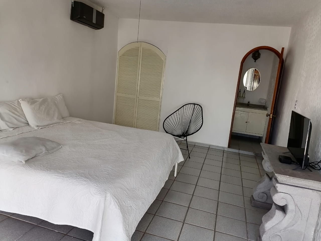 Habitación con una cama en Hotel Marina Palace.